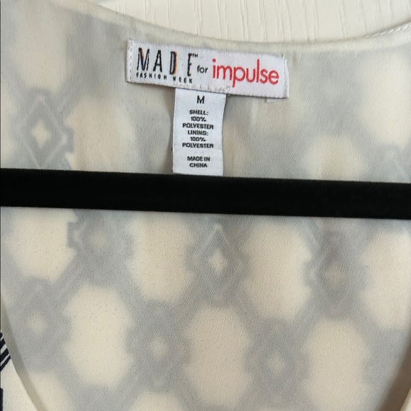 Elegant Black and White Patterned Dress - Picture 4 of 5